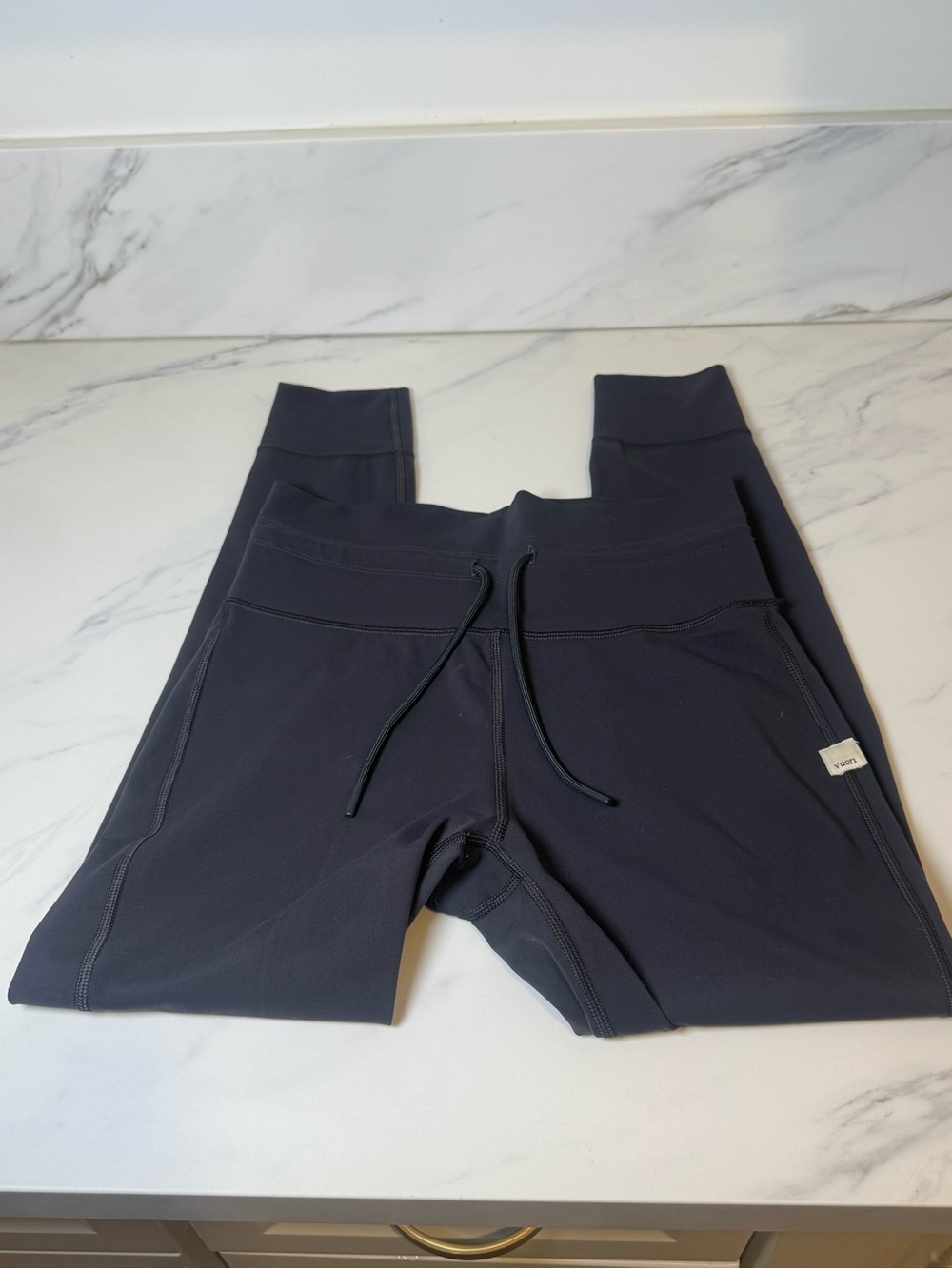 Vuori daily legging in dark grey